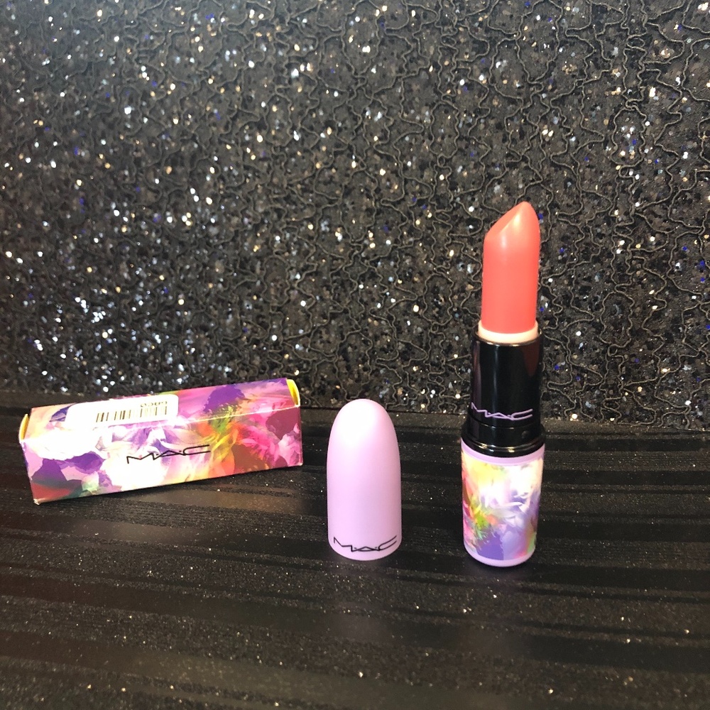 NWT - MAC - Matte Lipstick - limited Edition
